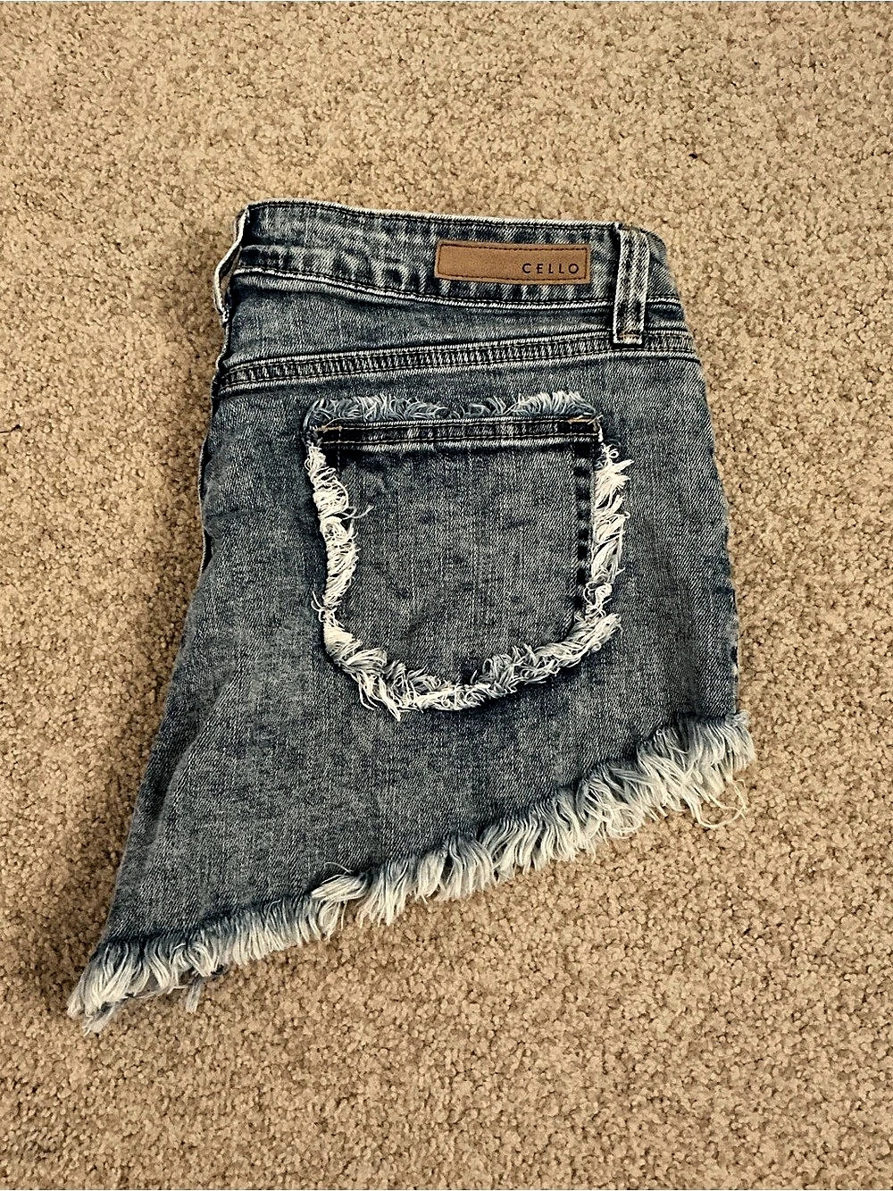 Cello Distressed Denim Jean Shorts Size XL - Picture 3 of 4